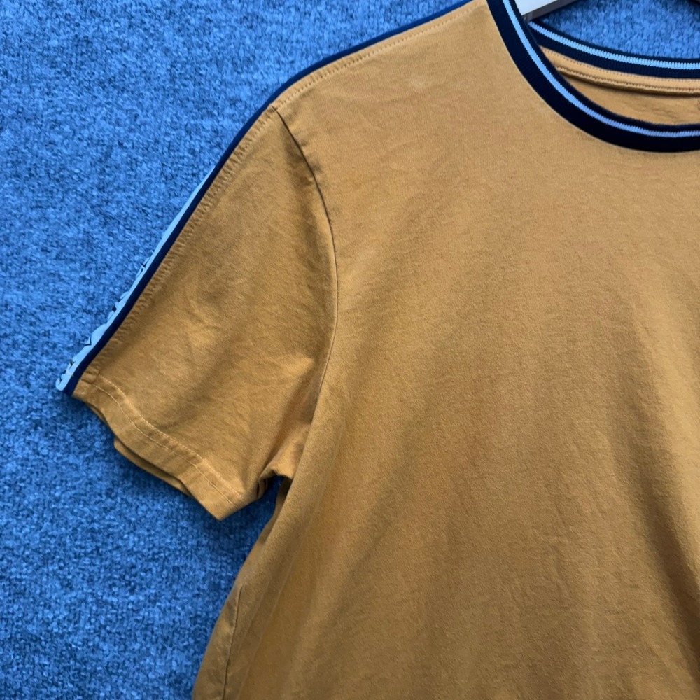 Guess T-Shirt Men's Size M Mustard Yellow Short Sleeve Graphic Logo Tee Casual‎ - Picture 3 of 13
